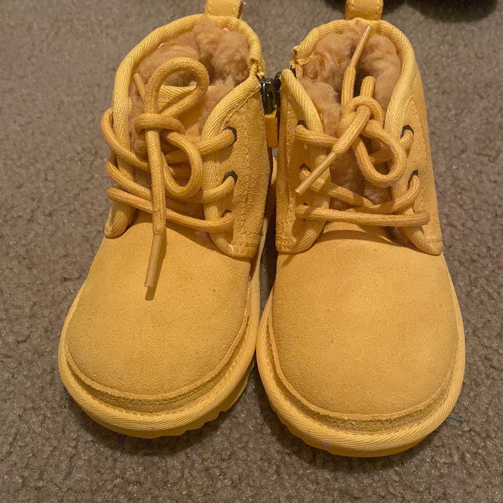 Ugg boots 8c toddlers